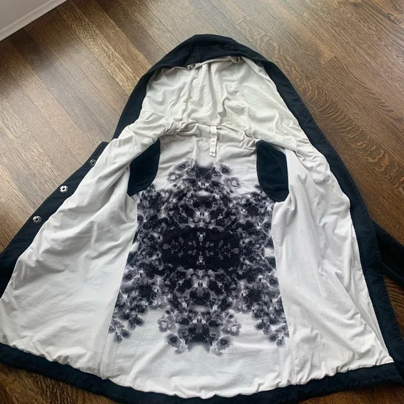 Lululemon jacket - Picture 2 of 4